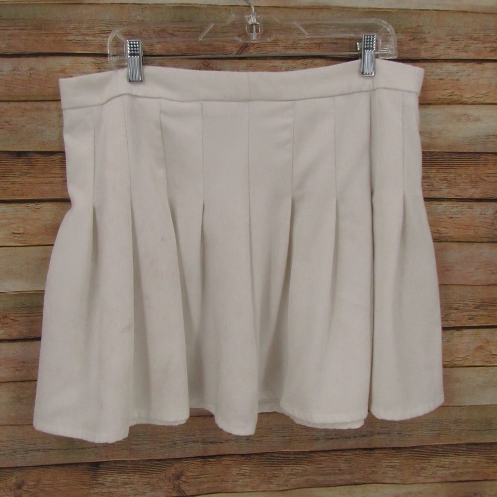 White Zipper Back Pleated Skirt 2XL